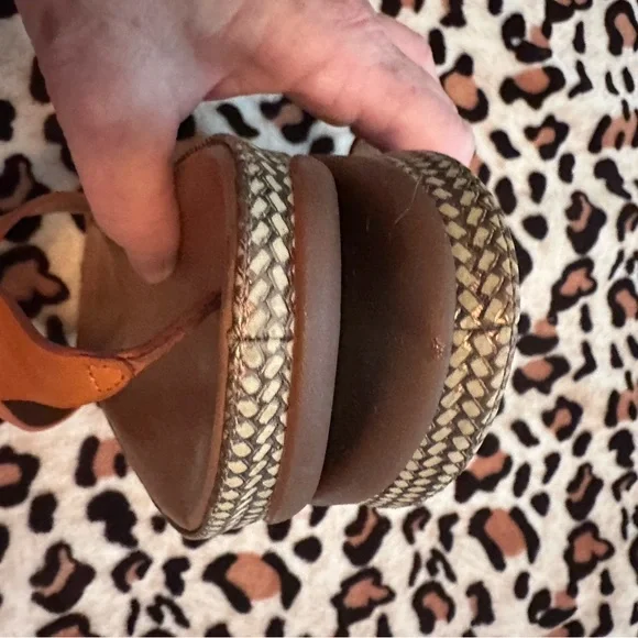 Fitflop Women’s Lulu Tan Leather Women Sandals - Picture 5 of 6